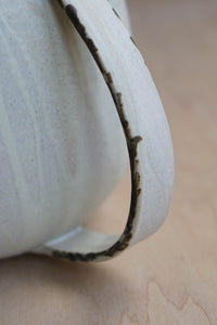 clean & minimal ceramic pitcher