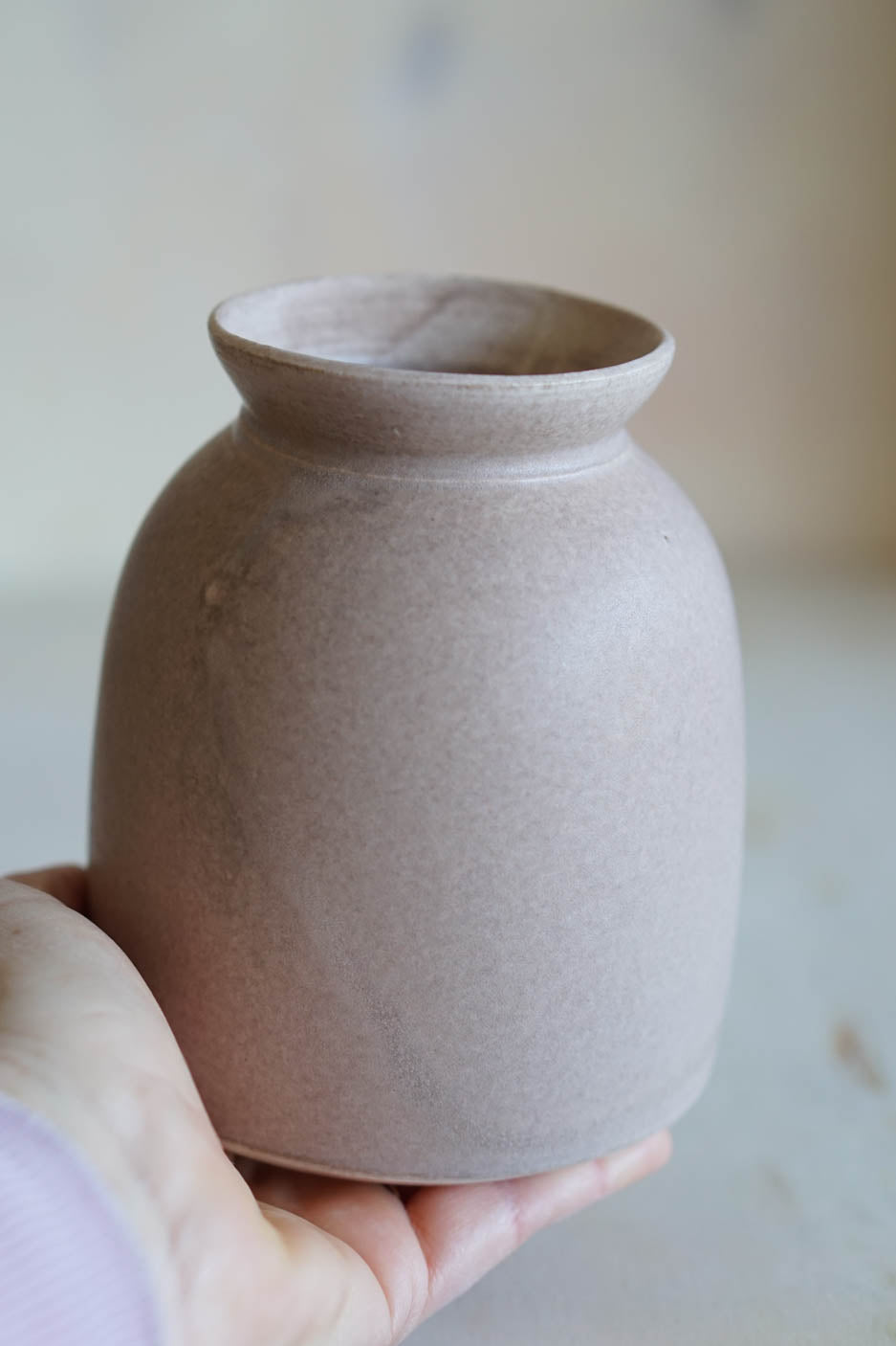 Pinkish Stoney vase d