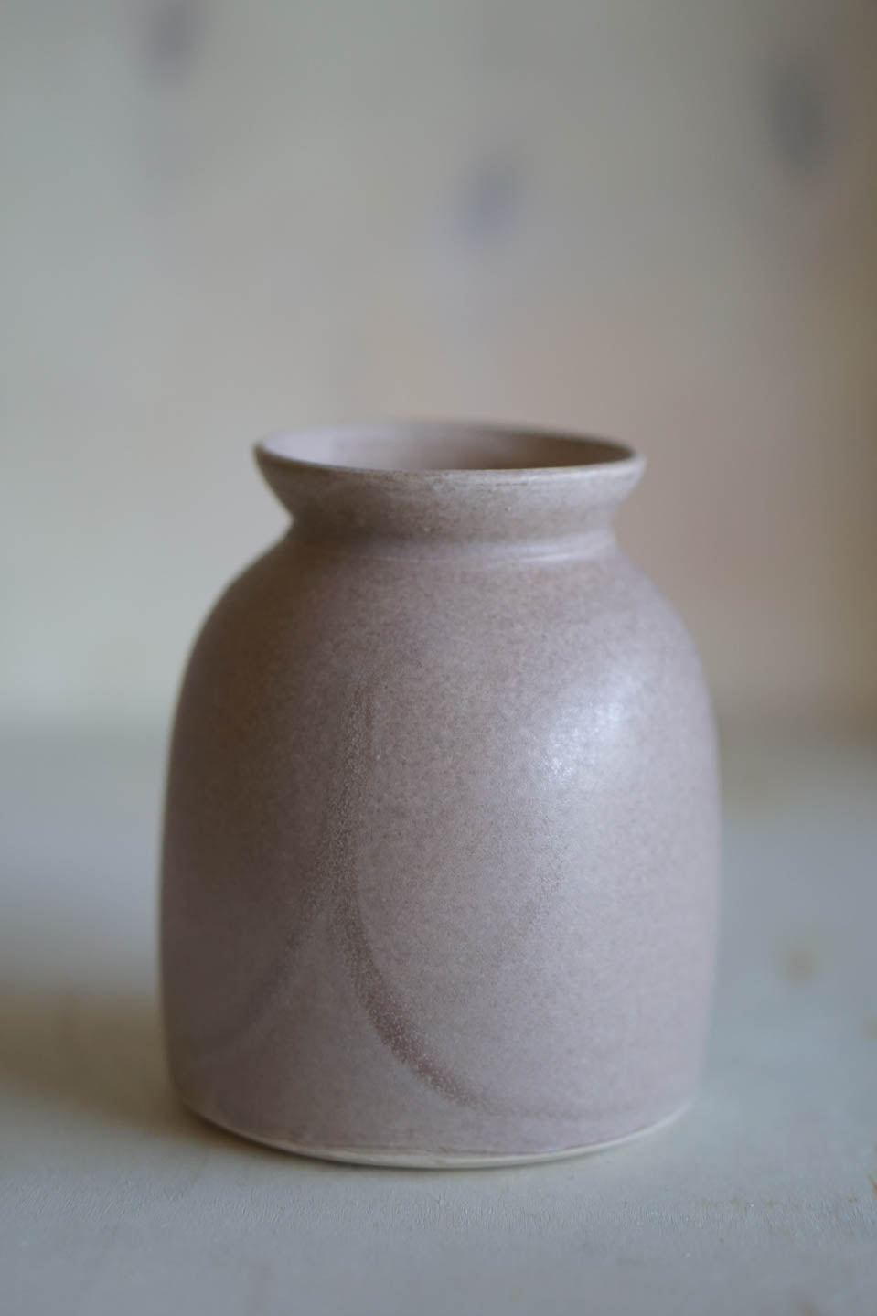 Pinkish Stoney vase d